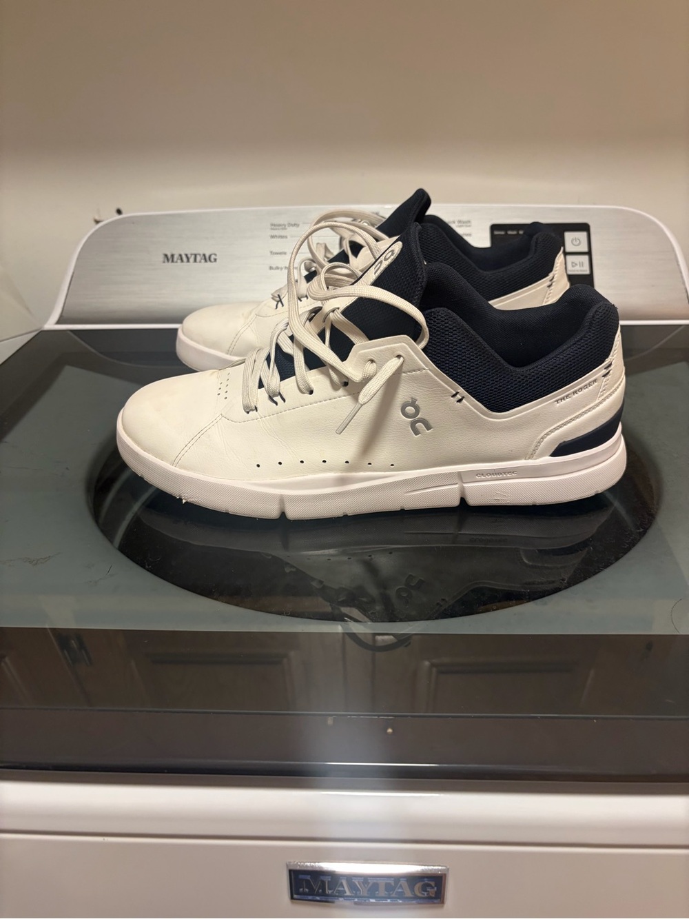 On Running Men’s roger advantage Sneakers - White & Navy size 13